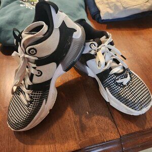 Sz 5.5. King James Nike Boys Shoes GUC